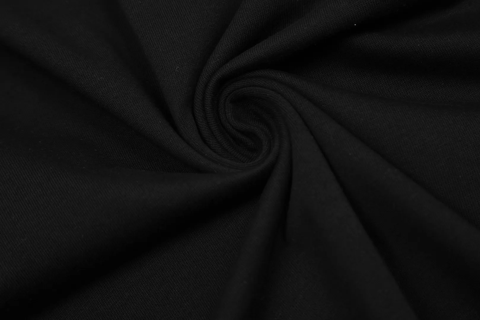 "Classic long sleeves" vivienne west wood Vivienne Saturn classic versatile long sleeves Simple and fashionable, very practical to wear inside and outside. The top hot model in 2024. No need to say more. Open the details directly. Correct accessories for the entire series. Every detail is completely restored. Straightforward to full. Size: s m l Color: black white gray